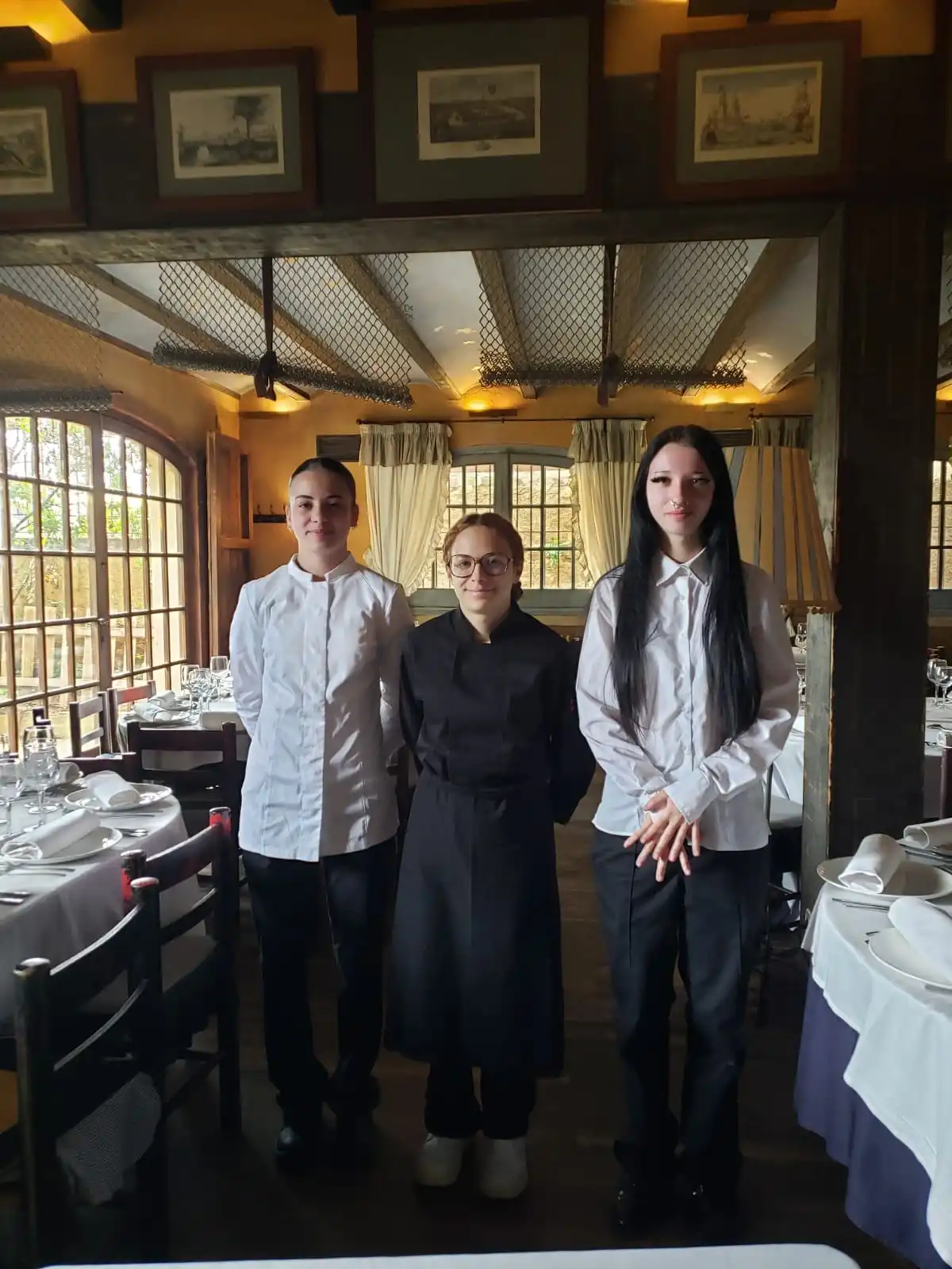 &Eacute;tudiants lors de leur stage en restauration organis&eacute; par Espamob.